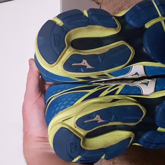 Mizuno Wave Catalyst (low mileage) - Picture 5 of 7
